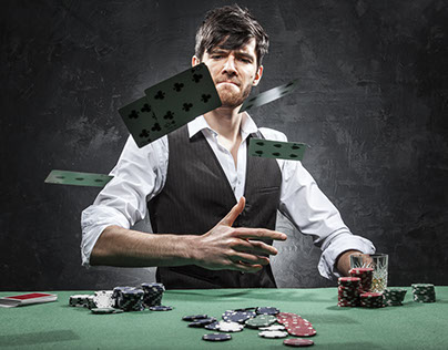 Image of an angry poker player, one who apparently is not recognizing certain triggers that attribute to his tilt.