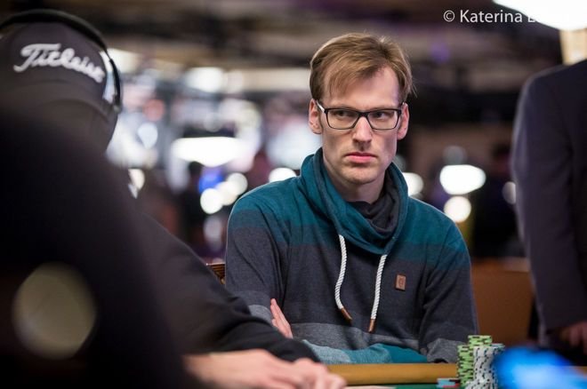 Image of a player observing his opponent, trying pick up on a poker tell.